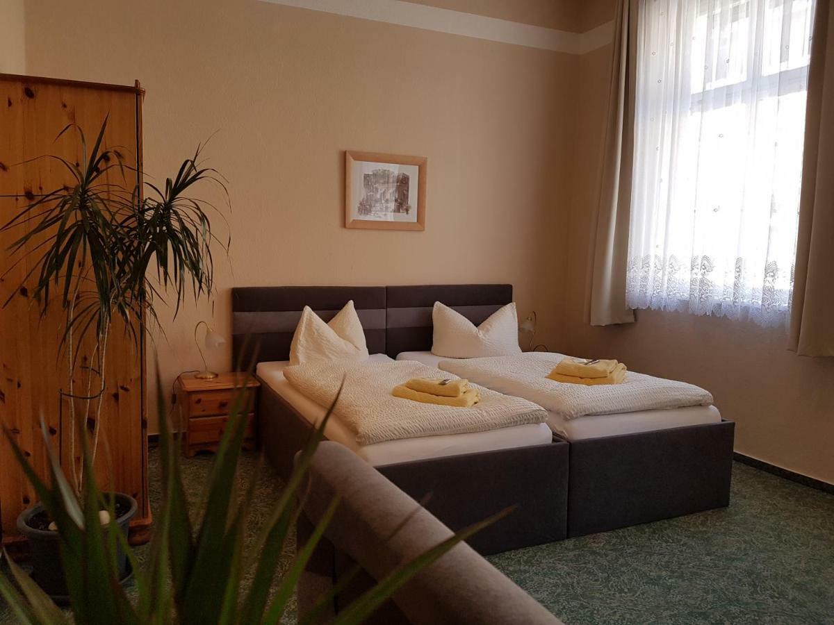 Dreibettzimmer mit Bad